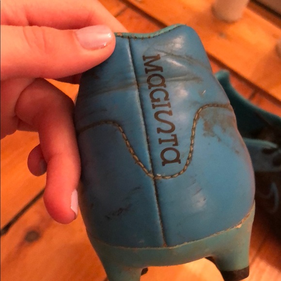 Black and blue nike soccer cleats - Picture 3 of 8